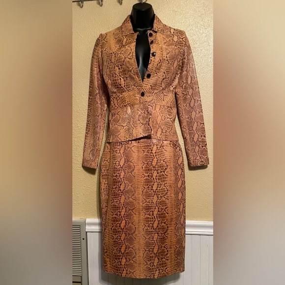 Son-Ya Sz S-XS Jacket & Variazioni lined Pencil Skirt Sz 2 Tan Snakeskin - Picture 3 of 15